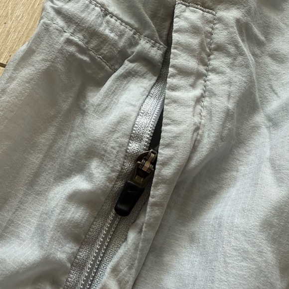 Nike Girls XL Hooded Light Jacket in Light Gray - Picture 8 of 15